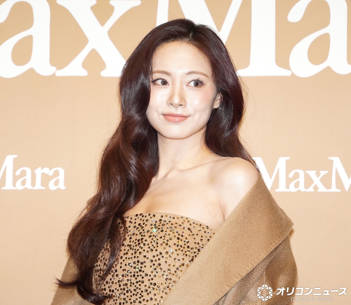 TWICE・ツウィ、きらびやかなドレス姿で魅了✨
“ゆるぎない自信”を語る
oricon.co.jp/news/2419636/f…

マックスマーラ『ポップアップストア“THE CAMEL, timeless”』プレビュー

#TZUYU #TWICE <a href="/JYPETWICE_JAPAN/">TWICE JAPAN OFFICIAL</a> <a href="/JYPETWICE/">TWICE</a>