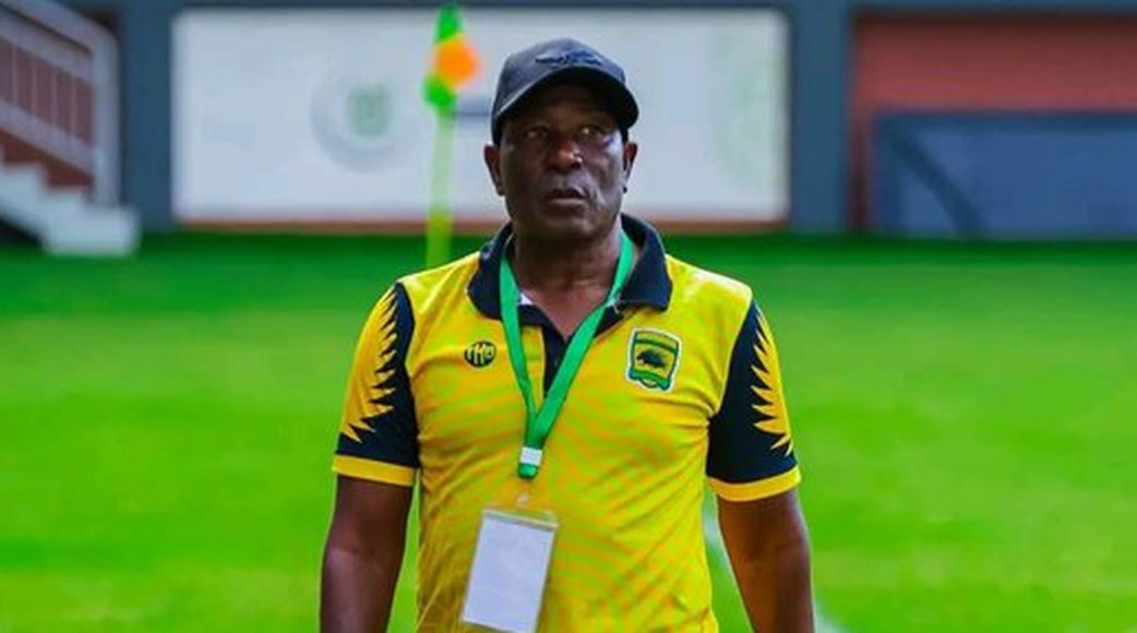 SikkaSports895's tweet photo. “Samba O’niel is exceptional and I’ve started trying to convince him to switch nationality and play for Ghana” - Coach Karim Zito #SikkaSports #730Sports https://t.co/wsdIheWfZp