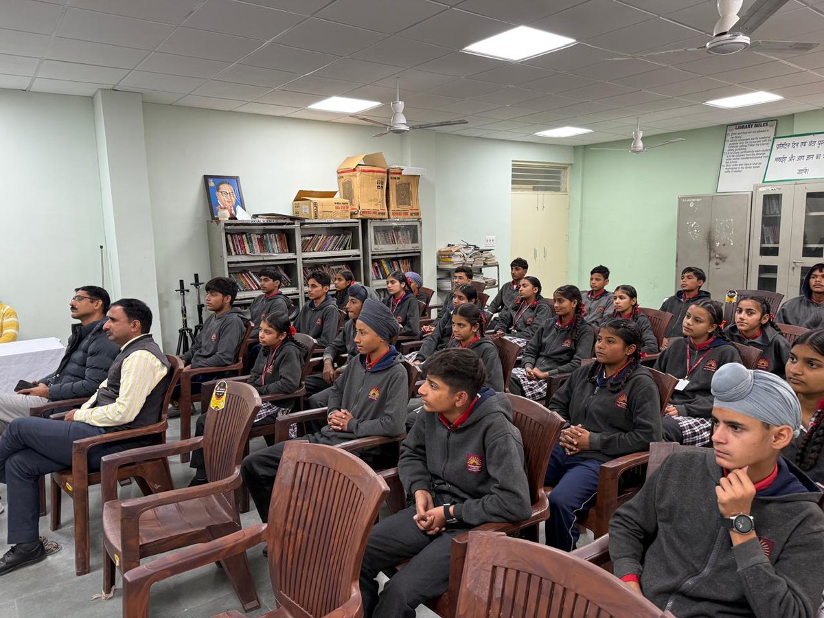 KBhikhiwind's tweet image. Implementation of Two Board Exams (Class X) – Session 2025-26
Based on the webinar conducted on 20th November 2025, a session was organized today at PM Shri Kendriya Vidyalaya BSF Bhikhiwind. Honourable Principal Smt. Vandana Tyagi, along with teachers and students, actively