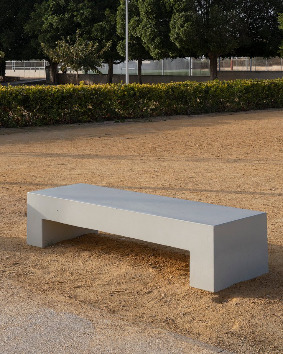 Cada banco forma parte del lenguaje del espacio público 👉🏻 Líneas, texturas y materiales que dialogan con la arquitectura 💚

Descubre en nuestra web todos los bancos y asientos que trabajamos para hacer de las ciudades lugares más vivos y amables 🔗 bit.ly/4oPGc1B