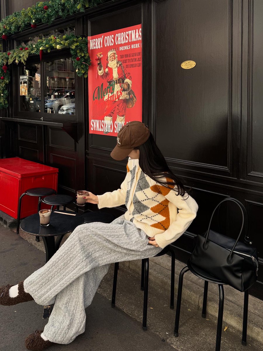 23klk0's tweet photo. 新宿の人気カフェcois がクリスマス仕様になってたよ❤️ https://t.co/QvEaQyxliI
