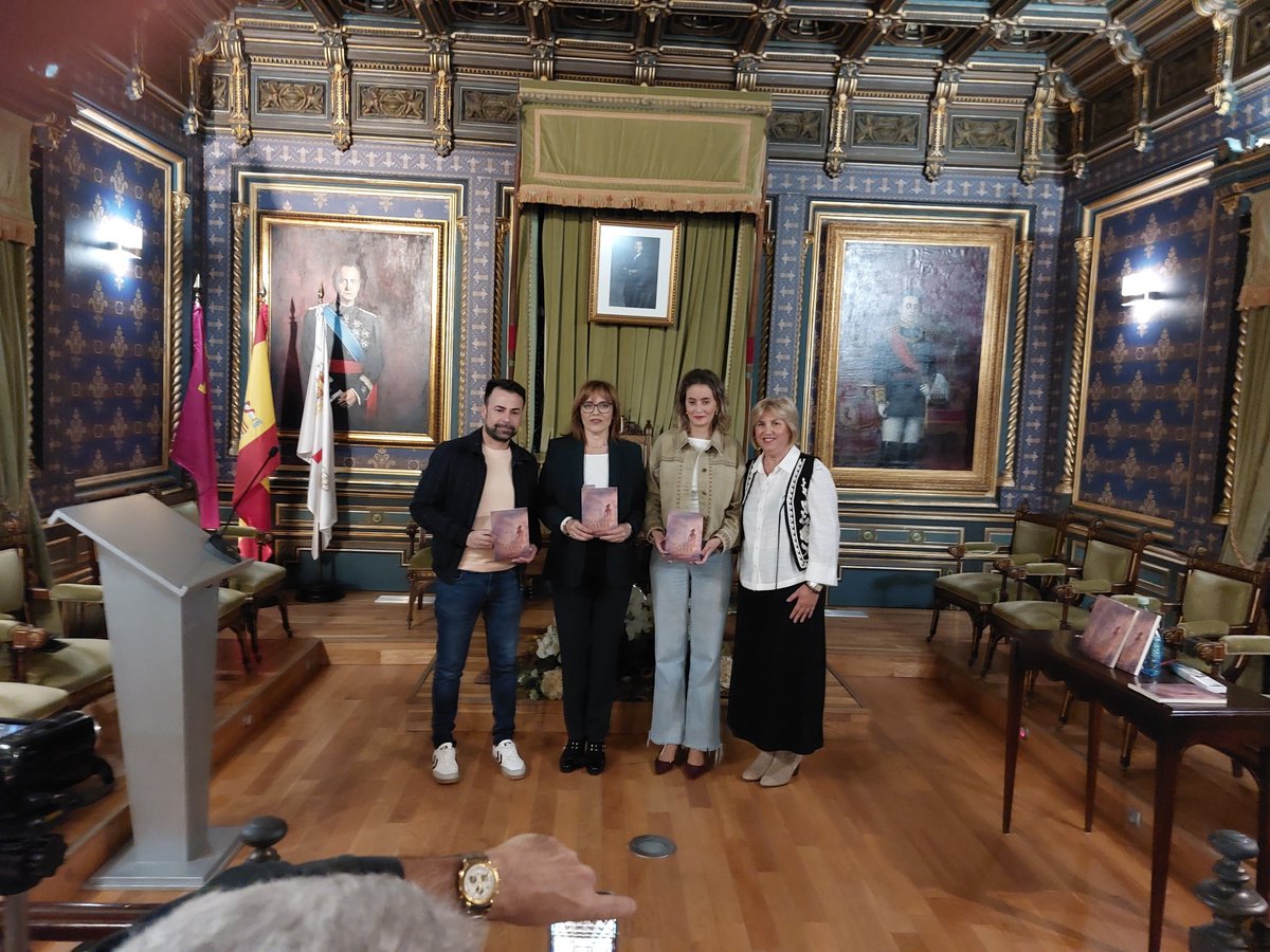 Presentación del libro LA ENCRUCIJADA DE MAYA, de María Muñoz Fuentes. En Casas Consistoriales Mazarrón. Miércoles 19 de noviembre. Profesora de Lengua Castellana y Literatura en <a href="/iesfelipe2/">@iesfelipe2</a> #Mazarron @educarm <a href="/AytoMazarron/">Ayto. Mazarrón</a> <a href="/ProgramasRM/">ProgramasRM</a>