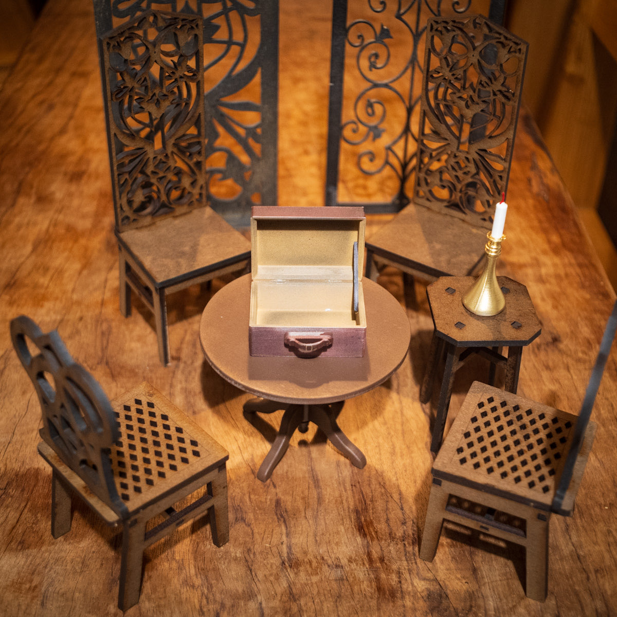 今日も新作発売です！ 「1/6スケールミニチュア家具 秘密の取引 家具と