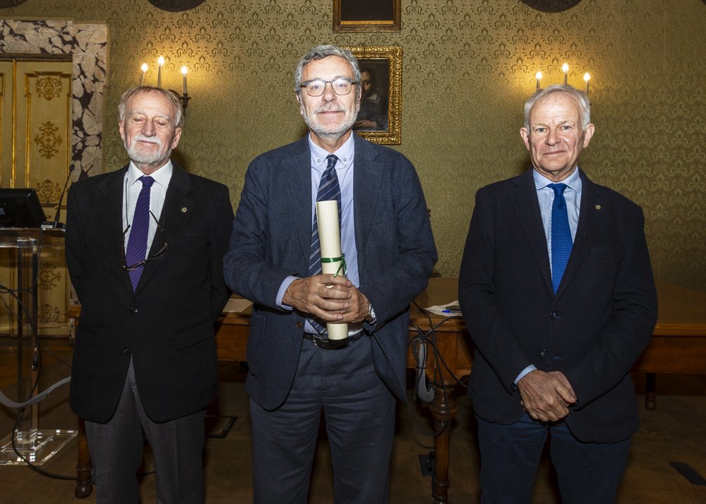 SEAP_IAP's tweet image. Felicitamos al Dr. Matías-Guiu @xmatiasguiu, Jefe de servicio de Anatomía Patológica del H.U. Arnau de Vilanova, Catedrático de la Universidad de Lleida e investigador del IRBLLEIDA, quien ha recibido el Premio Internacional Arnaldo Bruno en Roma, el pasado día 13 de Noviembre.