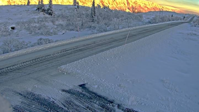 Weerliefhebber's tweet image. IJzig koud in het noorden van Europa. In Noorwegen daalde de temperatuur, voor het eerst deze winter tot iets onder de -30 graden. 
#Winter #Kou #Noorwegen #Gielas