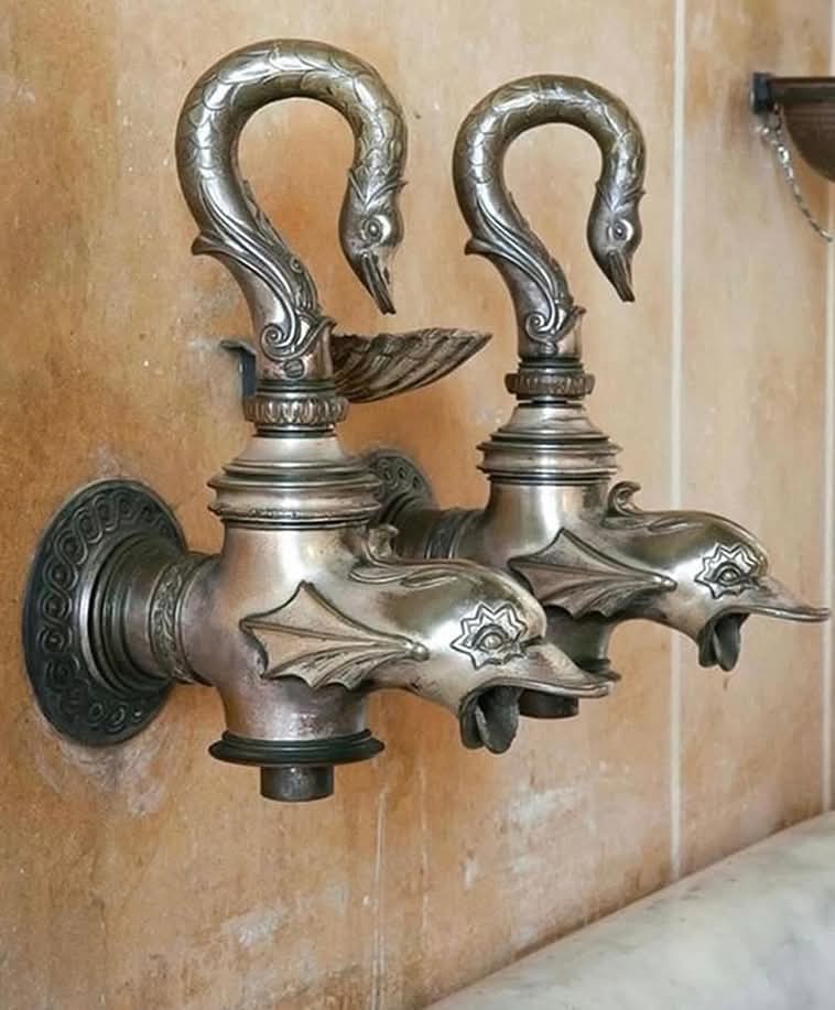 LeoDaVinciWave's tweet image. 19th-century chimeric taps part swan, part dolphin, part bat gracing a private bathroom at Villa Karylos, France.
