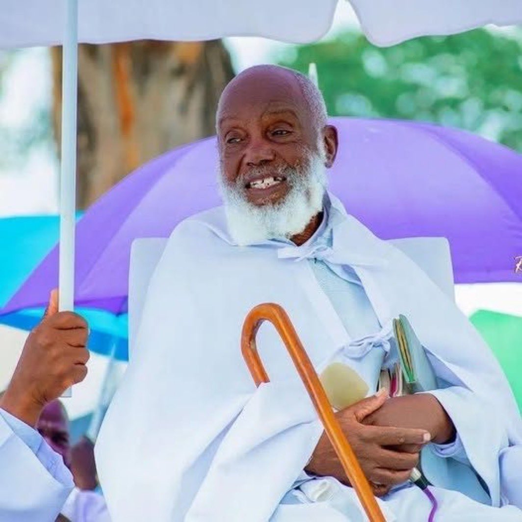 ZimTimeX's tweet image. 🔴Breaking|| Paul Mwazha, Archbishop and leader of the African Apostolic Church, has passed away at the age of 107 on November 20, 2025. The church’s General Secretary, Bishop Jeshua Mhizha, confirmed his death and said further details will be shared in due course.