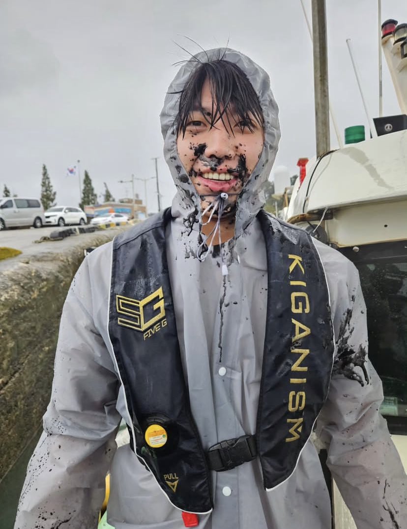 ga pernah sekhawatir ini melepas dia di lautan 😞