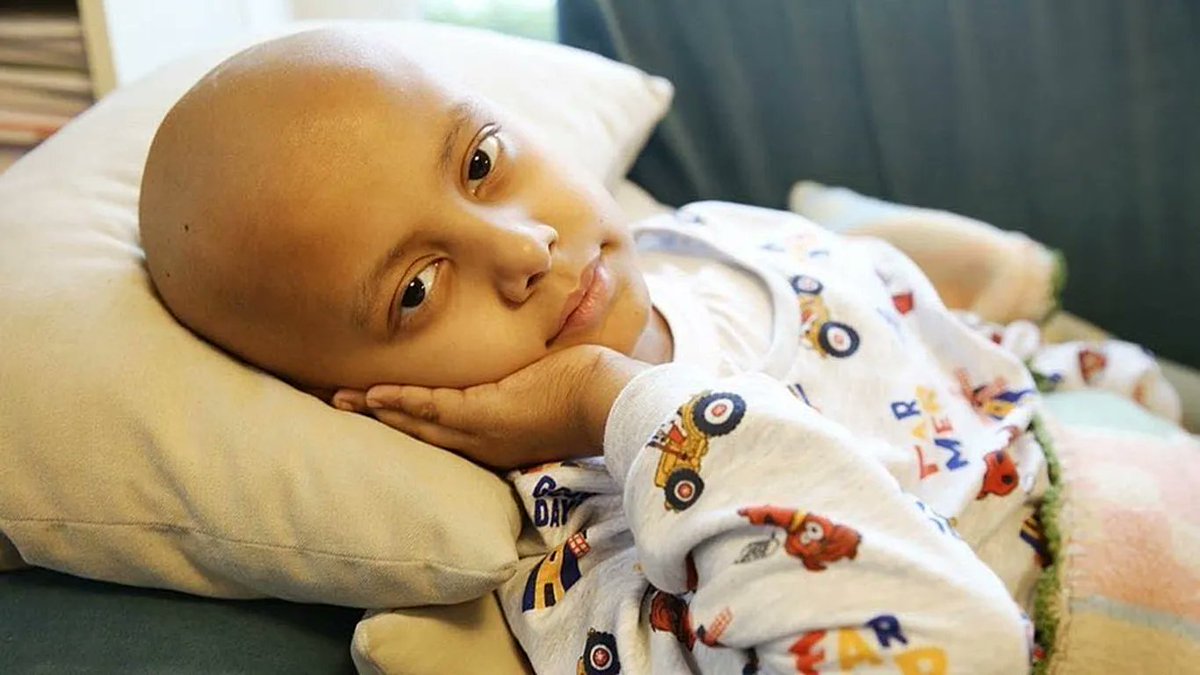 HRDefsEN's tweet image. Today is November 20, World #ChildrensDay 

Have you ever heard this painful truth?

8-year-old Ahmet Burhan fought cancer while his father was imprisoned and his mother, although released, was banned from traveling, preventing her from accompanying him to treatment in Germany.