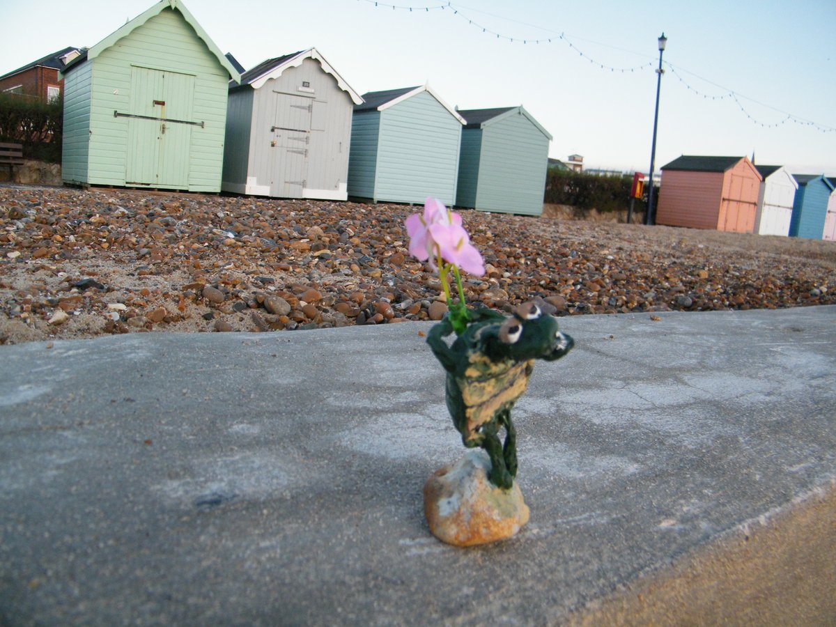 jonnyald's tweet image. down at Felixstowe beach #ships #arriving #departing #fishing #float #turtleart #project #cork #float #ebay #shop #fourteen #pounds #beach #huts #colours #lifesgreat #suffolk #coast