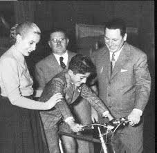 <a href="/JonatanViale/">Jonatan Viale</a> Querés seguridad? No, tomá esto querido y cuidate