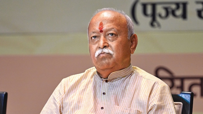 IchelNetwork's tweet photo. RSS Chief Mohan Bhagwat arrived in Imphal today for a three-day visit as part of the RSS centenary celebrations. He will hold closed-door meetings with the RSS Manipur unit at Konjeng Leikai and interact with intellectuals, civil society groups, and community leaders. https://t.co/1lBbkpvifN