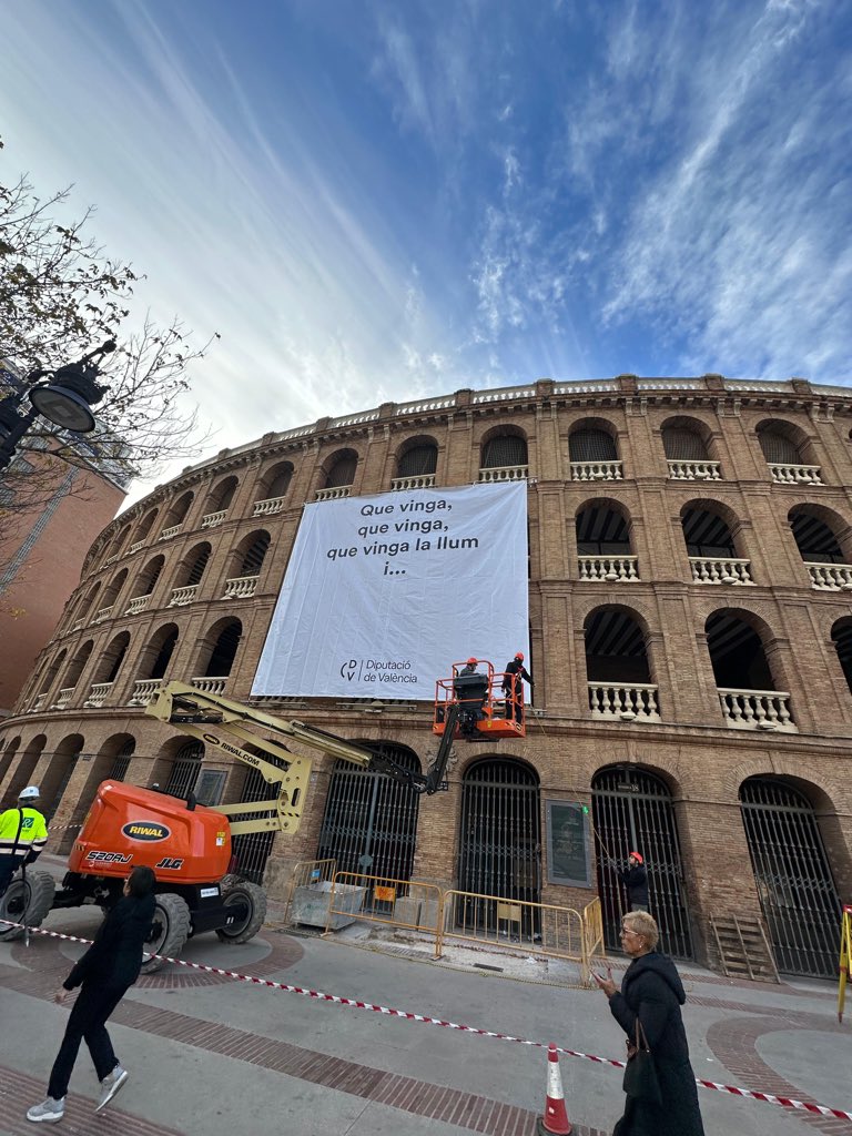 PEPETODOLI's tweet photo. La cançó de la llum… https://t.co/qh24m3k7Ee