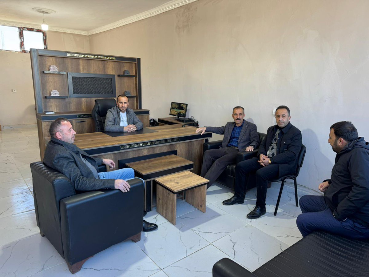 İlçe başkan Vekilimiz Sn <a href="/OrhanAziz44640/">Aziz Orhan</a> Teşkilat başk Sn <a href="/behcet_agrali/">BEHÇET AĞRALİ</a> ve Sosyal politikalar başk Sn <a href="/Sukruucar30/">Şükrü UÇAR</a> ile birlikte yakında açılacak olan Esenderede Ak parti belde başkanlığımızı ziyaret edip, Esendere belde başkanımız Sn <a href="/AkarsuZala24619/">Zalat AKARSU</a>  istişarelerde bulundular.