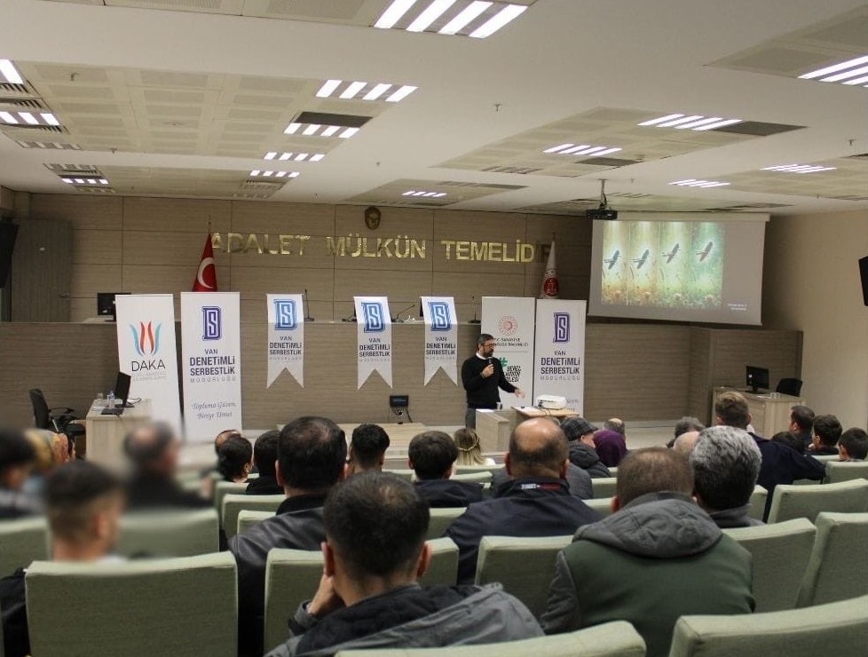 TC_DAKA's tweet image. 20 Kasım Dünya Çocuk Hakları Günü kapsamında Van Denetimli Serbestlik Müdürlüğünde #DAKAdesteğiyle çocuklarımıza yönelik ‘En Büyük Zaferim Henüz Kazanmadığımdır’ başlığıyla Çocuk Girişimciliği Semineri gerçekleştirildi.
@dsm_van