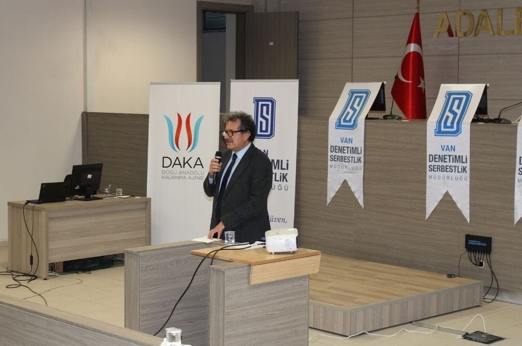 TC_DAKA's tweet image. 20 Kasım Dünya Çocuk Hakları Günü kapsamında Van Denetimli Serbestlik Müdürlüğünde #DAKAdesteğiyle çocuklarımıza yönelik ‘En Büyük Zaferim Henüz Kazanmadığımdır’ başlığıyla Çocuk Girişimciliği Semineri gerçekleştirildi.
@dsm_van