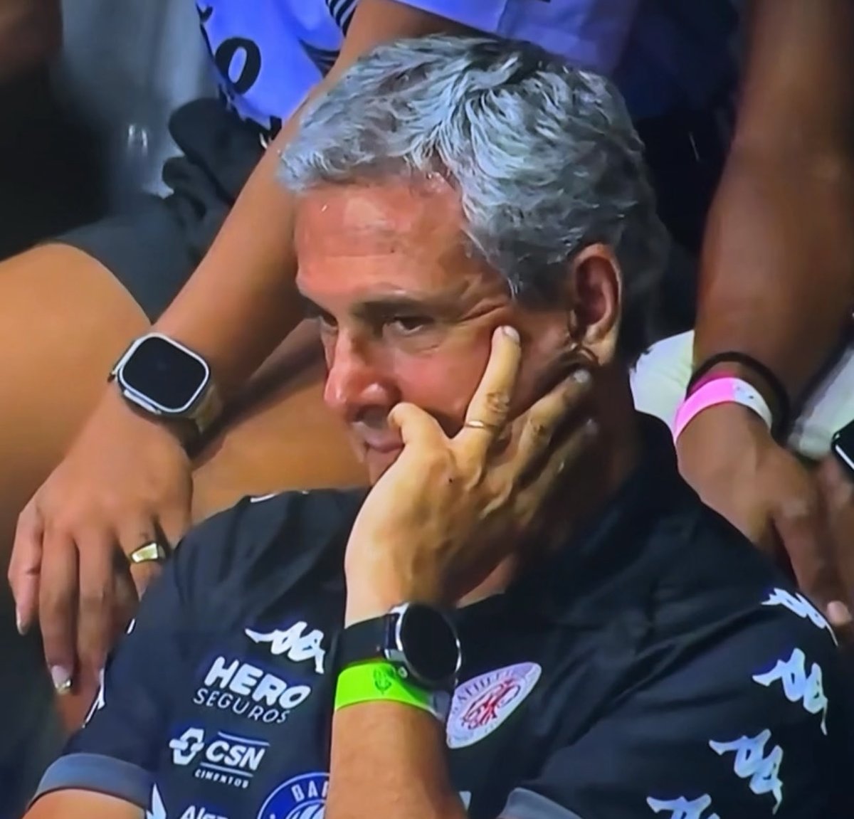 _pedrick's tweet image. A pergunta é: O Zé já entrou em contato? 📱📲