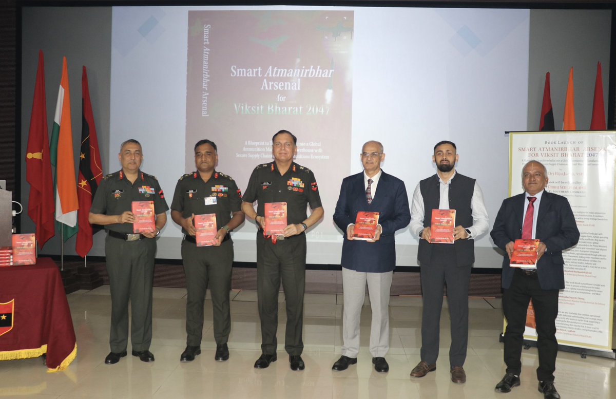 IaSouthern's tweet image. Lt Gen Dhiraj Seth, PVSM, AVSM, 
General Officer Commanding-in-Chief #SouthernCommand, released the book Smart Atmanirbhar Arsenal for Viksit Bharat 2047 authored by Brig (Dr) Biju Jacob, VSM, today. The launch brings valuable insights on India’s defence manufacturing journey and…