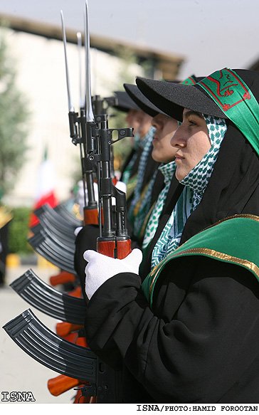 مقام معظم رهبری 
بسیج مایه عزّت کشور و نظام است؛ چرا؟ چون معنای بسیج حضور متن مردم در عرصه‌های فعالیت‌های اساسی برای ملت و کشور است.»

#لشکر_زهرایی
#بسیج_مردم