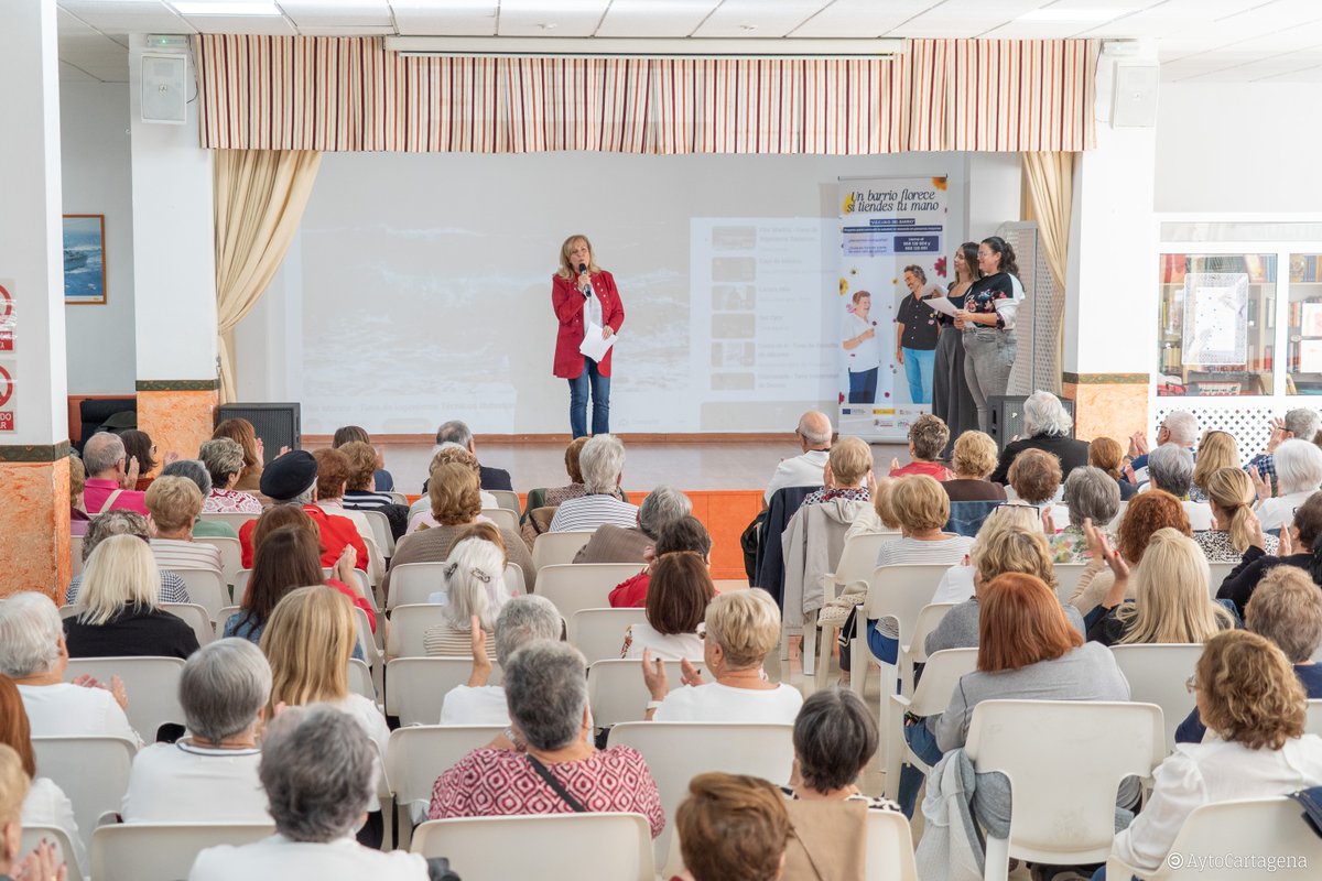 AytoCartagenaES's tweet photo. 🧓✅El proyecto Vecino del Barrio reúne a más de un centenar de mayores en una jornada de convivencia en Canteras.

🫂El objetivo es fomentar estrategias solidarias en el barrio, orientadas a la prevención, detección y abordaje de la soledad en personas mayores.

📸https://t.co/Mwdgral4Ae