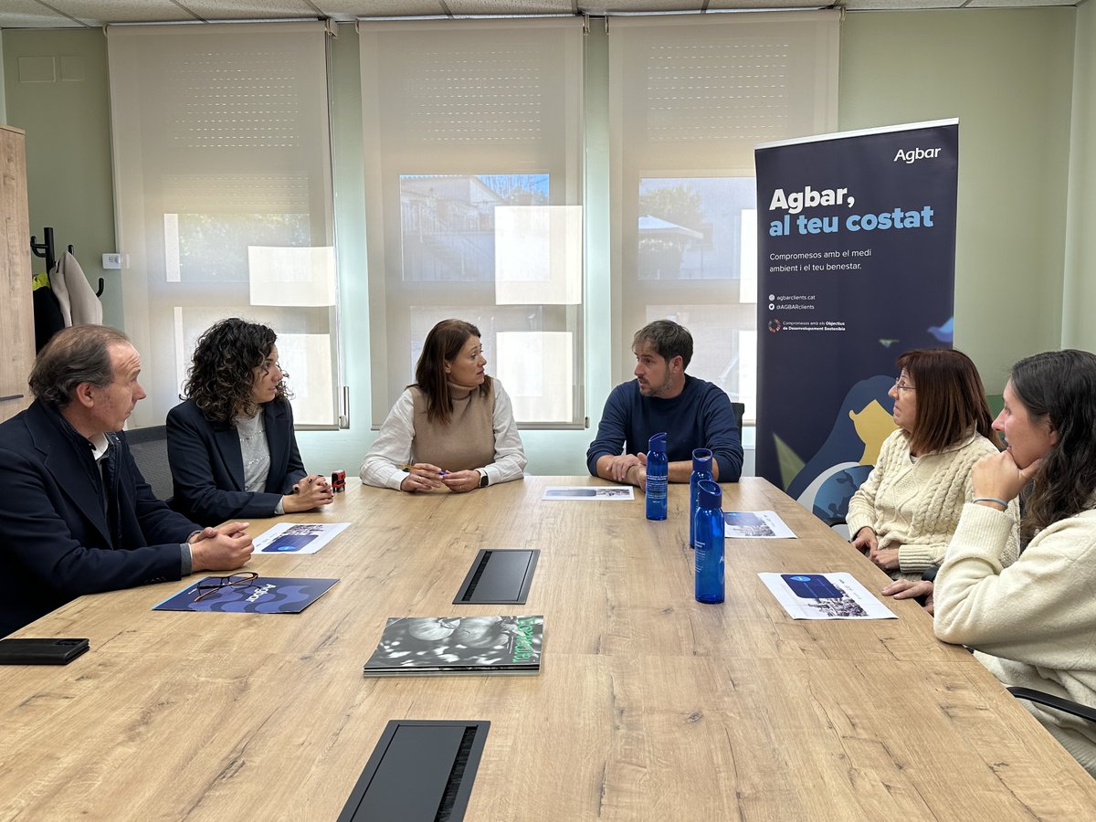 🤝 Renovem amb l'<a href="/ajsantaeulalia/">Ajuntament de Santa Eulàlia de Ronçana</a> el fons de solidaritat que destinem a ajudar famílies en situació de vulnerabilitat.

💧 Garantim el servei d'aigua i contribuïm al seu benestar.

✍️ L'alcalde de #SantaEulàliadeRonçana <a href="/PackBonet/">Francesc Bonet</a> i la nostra directora d’Agbar-Veolia Vallès