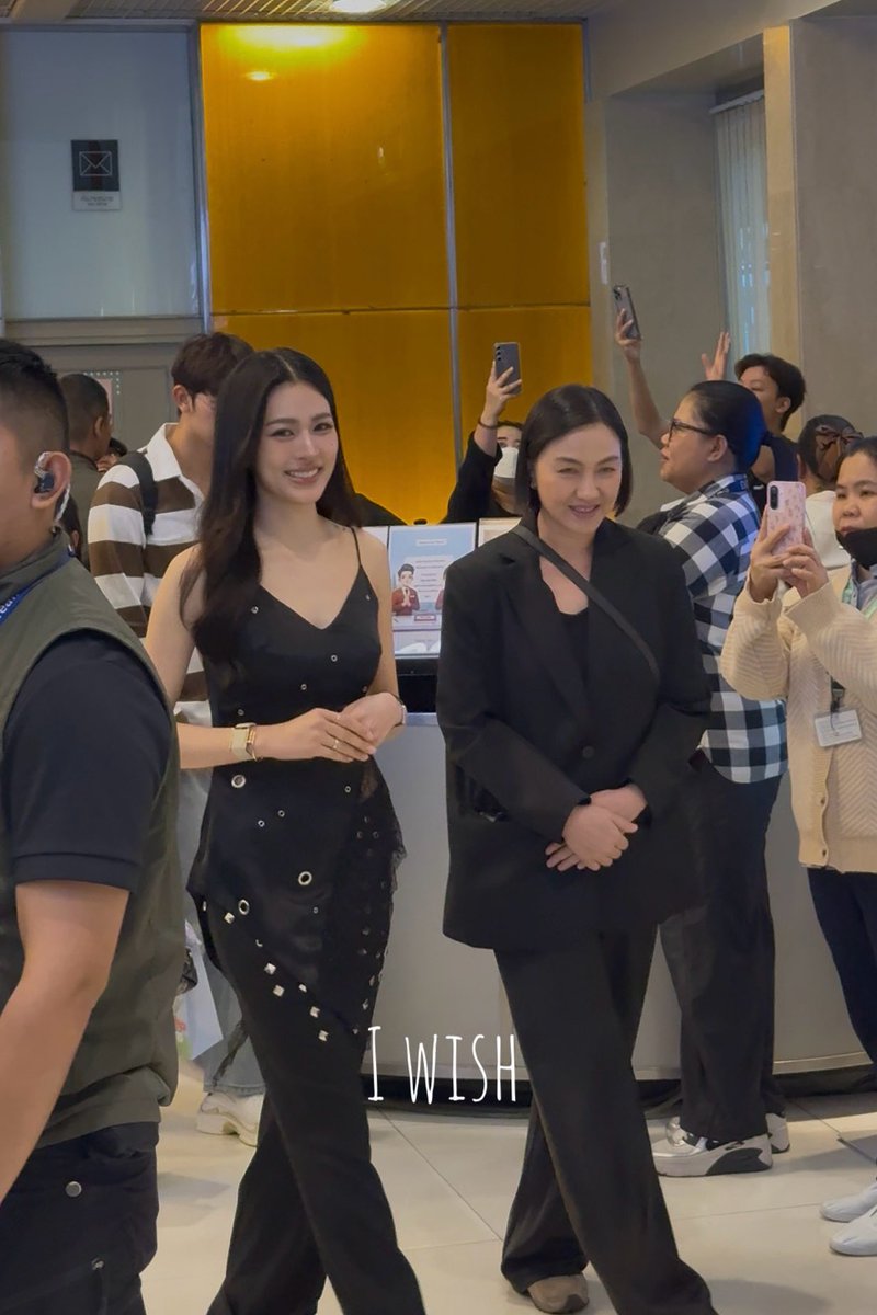 IwishYou21's tweet image. แม่ใครนะคะ ขออีกที 😆
มือเอย ขาเอย 

LINGORM CH3 CALENDAR SIGN
#หลิงออมปฏิทินช่อง3ปี2569
#LingOrm #หลิงออม