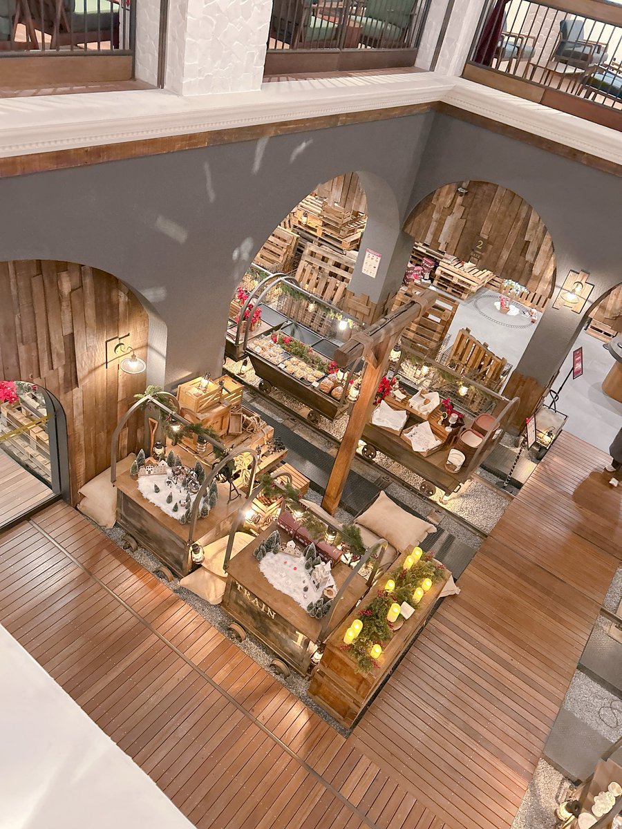 012whgdkgo's tweet image. 대문자P인 사람의 여행 ㅋㅋㅋㅋㅋ
기차 기다리면서 동생들이랑 커피 마시구 
빵도 먹고 섭이 이야기하구 

#금종제과 커피두 케이크두 넘 맛있자나 ~ 
#익산역 에서 노는 중