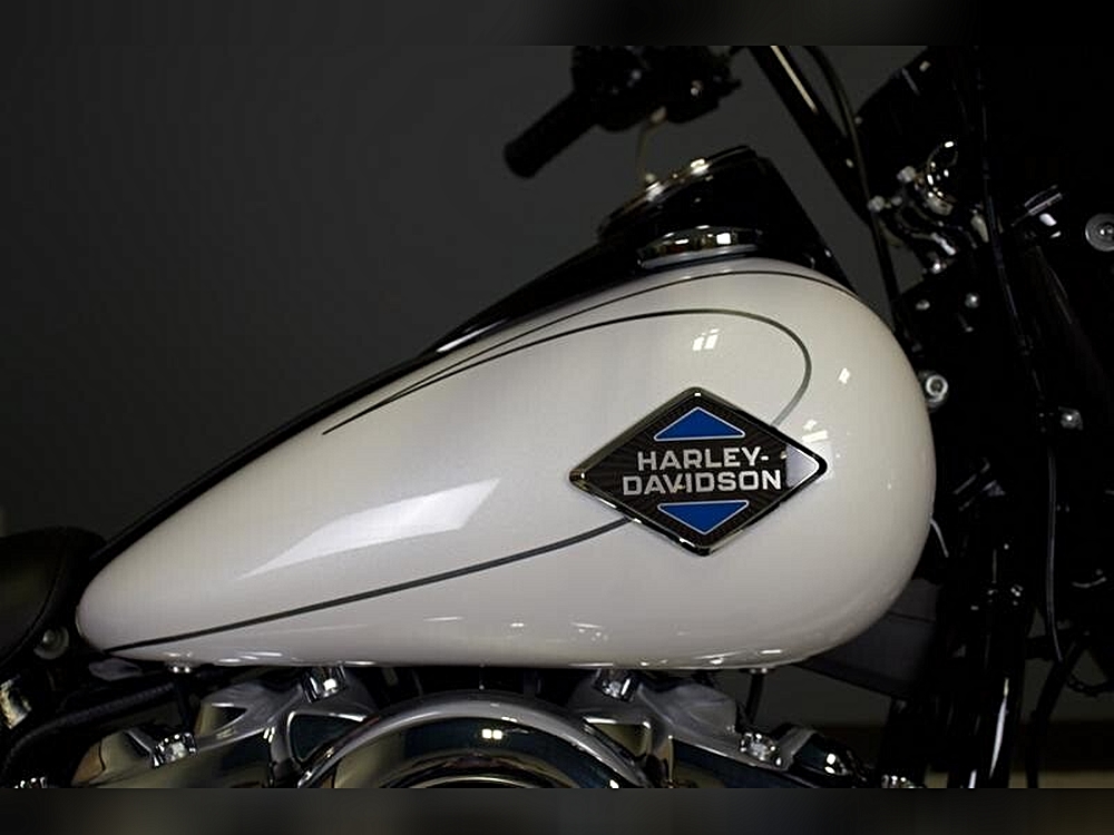 2025 Harley-Davidson 2025 Harley-Davidson Heritage Classic White Onyx Pearl 5miles
 visit our website for more details: soundharley.com 
or call 360 454 5000