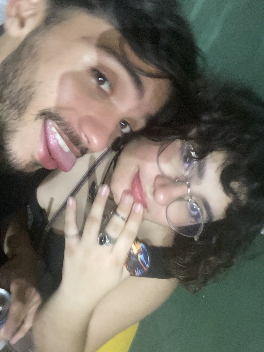 oitxchu's tweet image. tipo assim, tenho uma amg tao autentica , me sinto um estranho perto dela 😭🥶