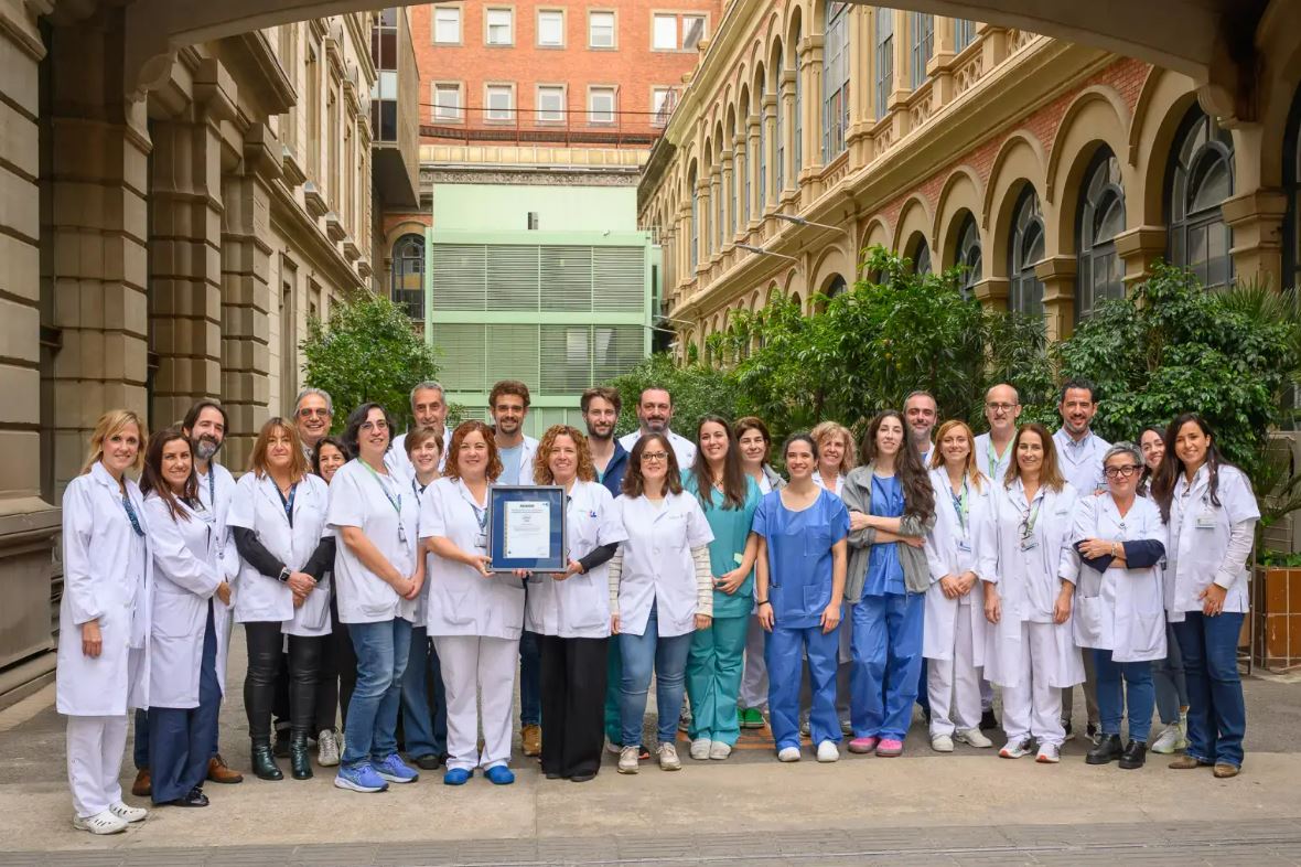 🫀 El #CLÍNIC rep la certificació com a Centre d’Atenció Postparada Cardíaca Extrahospitalària emesa per <a href="/AENOR/">AENOR</a>

🎯 L’objectiu del projecte és posar en marxa centres certificats en les cures de ressuscitació d’alta qualitat als hospitals d’Espanya 

➕ Info 👉