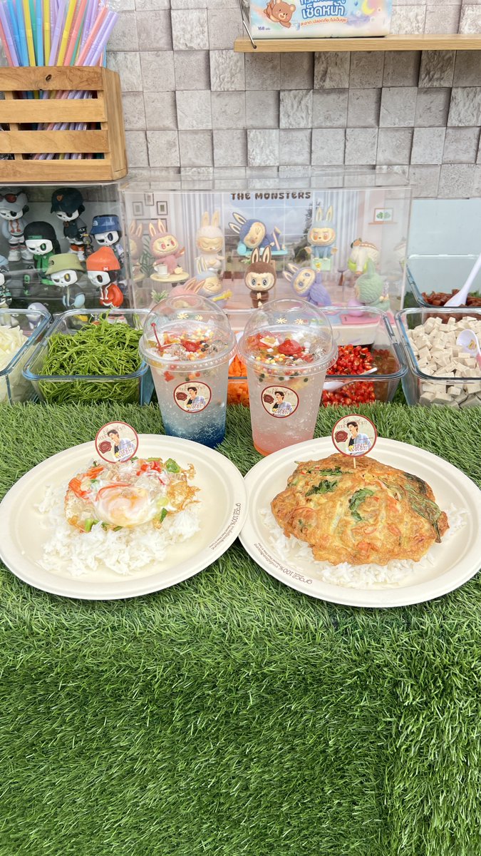 ppnaravit_home's tweet photo. Food truck #MeAndTheeSeriesQ33 

เติมพลังให้คุณธีร์และทีมงานกันอีก 1 มื้อ  🫰🤟

Food truck มื้อเย็น เสิร์ฟ Menu : ข้าวไข่เจียว + เครื่องดื่ม 🍚🐣🍹

Special thank : #writeforpond &amp; @PPW_IDFC 

@ppnaravit , #ppnaravit 
#MeAndTheeSeries https://t.co/87xk3wTDor