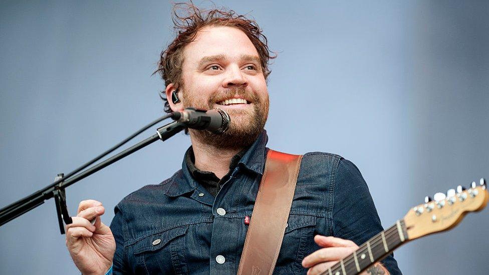This dreamboat would have been 44 today  <a href="/owljohn/">Scott Hutchison</a> 💙💙💙 #Frabbits #ScottHutchison