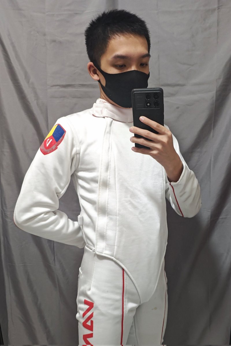 🤺