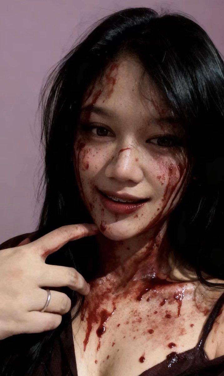 sattrrnn's tweet image. trick or treat 👻