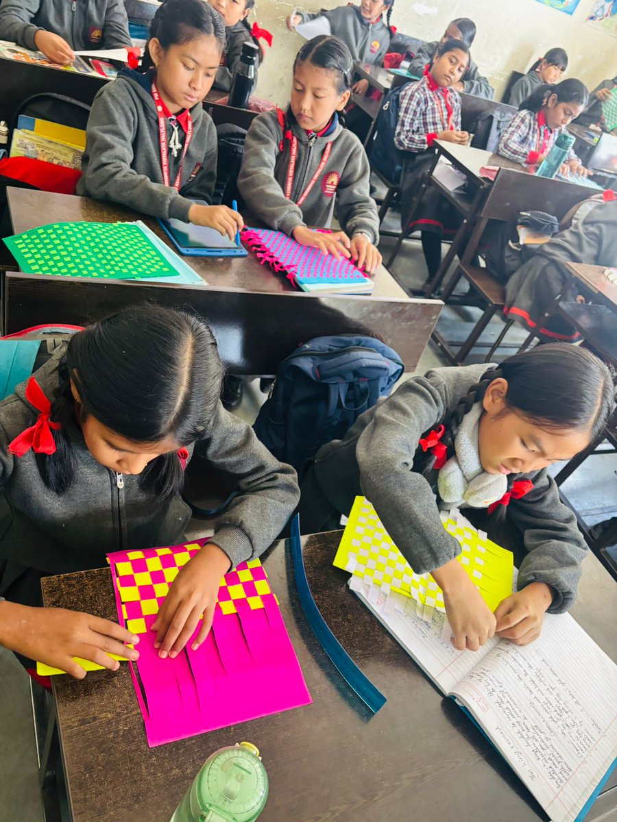 kvh_kv's tweet photo. @EduMinOfIndia @GuwahatiKvs @KVS_HQ @Shekhar30412
#NEP2020
#LEARNINGBYDOING
#PlayWayLearning
Class room activity in class 5.
Topic : Shapes and Patterns https://t.co/RpvdNBK3Gz