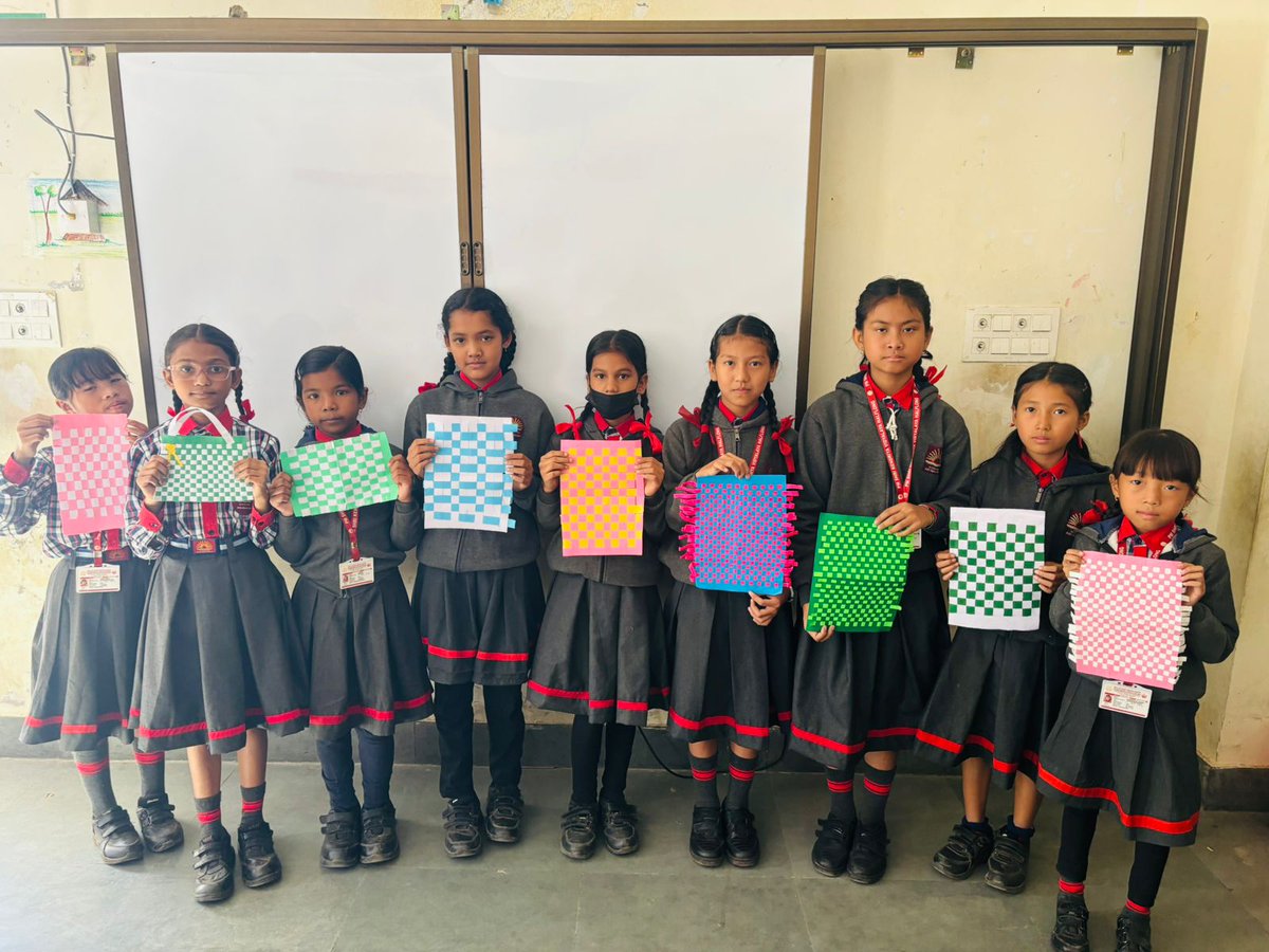 kvh_kv's tweet photo. @EduMinOfIndia @GuwahatiKvs @KVS_HQ @Shekhar30412
#NEP2020
#LEARNINGBYDOING
#PlayWayLearning
Class room activity in class 5.
Topic : Shapes and Patterns https://t.co/RpvdNBK3Gz