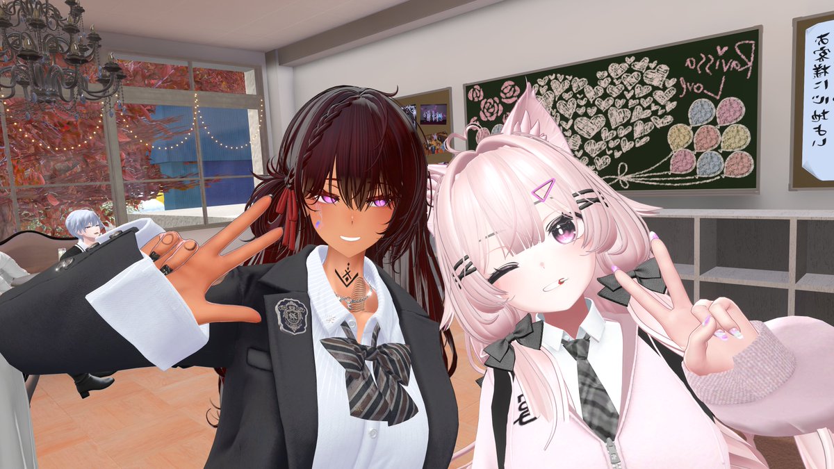 gosai_yo_jo's tweet image. 11/9は #電脳青春文化祭 DAY2の第7インスタンス行ってきた！
MUTADOLLでは、ななちゃんにパフェ食べさせてもらった～！炙りカルビゲームも練習しなきゃ…！
Ravissaではだいすさんやナノノートさんとお話して過ごした！途中人少ない時は二人に挟んでもらえていい体験できたな…！
本営業も行きたい！