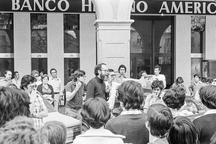 🎞️ 50 anys després de la mort de Franco, reivindiquem la memòria de totes les persones de #Manlleu represaliades pel règim, així com la de desenes de militants antifranquistes que van lluitar per la ruptura amb el franquisme i pels drets socials i nacionals del nostre poble. ✊🏿