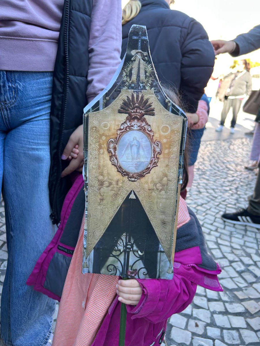 “Hasta aquí, madre mía” 

Olivia, una niña del colegio San Rafael, se ha traído a la Virgen de la Palma al simulacro de tsunami de Cádiz

Por si acaso…