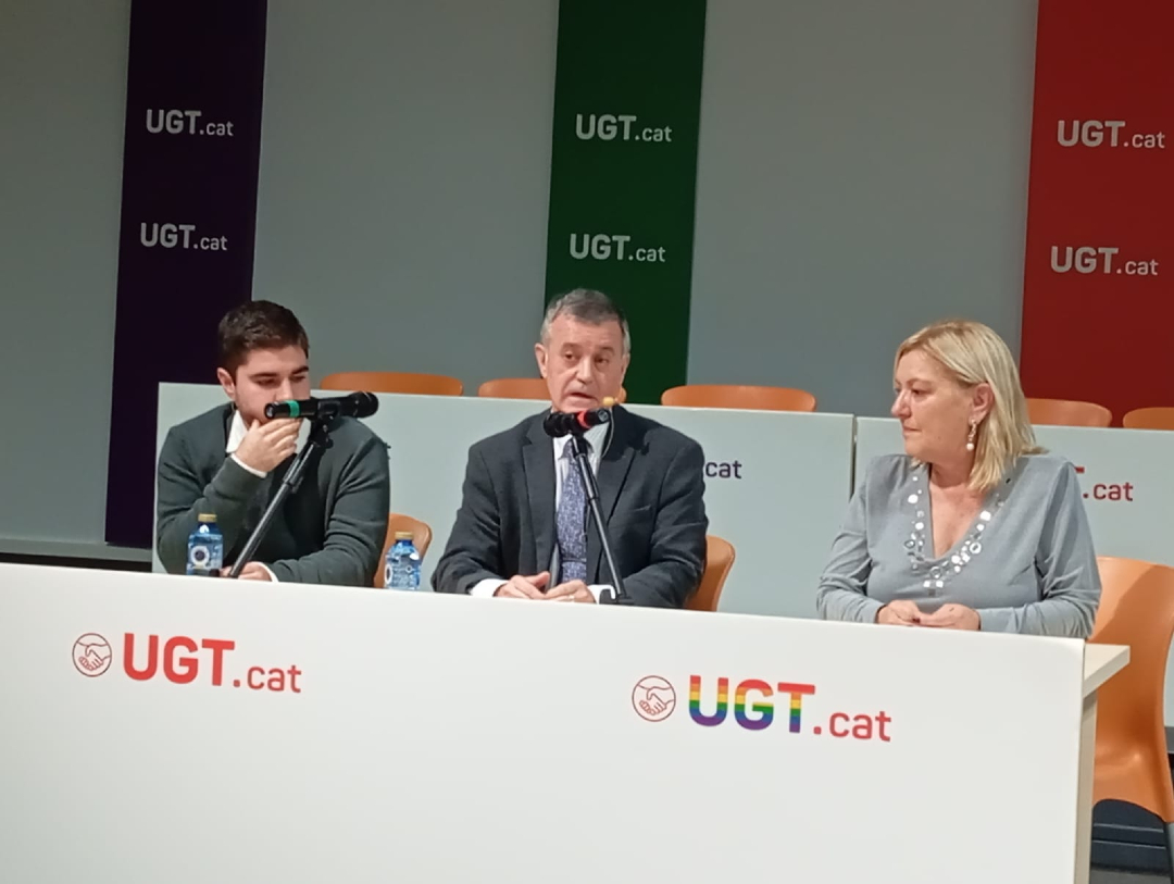 ugtcatalunya's tweet photo. Avui parlem de burnout 🧠🔥 a la jornada ‘Cuidem qui ens cuida: Riscos psicosocials, estrès i burnout al sector sanitari català’.

💬 Un espai de reflexió i debat  sobre les condicions de treball, les estratègies d’afrontament i les mesures necessàries de prevenció 🛡️ https://t.co/reSImEDBmM