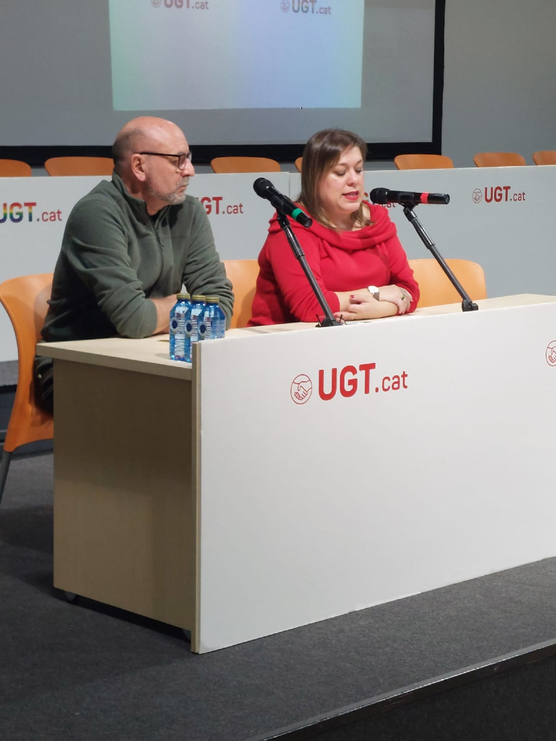 ugtcatalunya's tweet photo. Avui parlem de burnout 🧠🔥 a la jornada ‘Cuidem qui ens cuida: Riscos psicosocials, estrès i burnout al sector sanitari català’.

💬 Un espai de reflexió i debat  sobre les condicions de treball, les estratègies d’afrontament i les mesures necessàries de prevenció 🛡️ https://t.co/reSImEDBmM