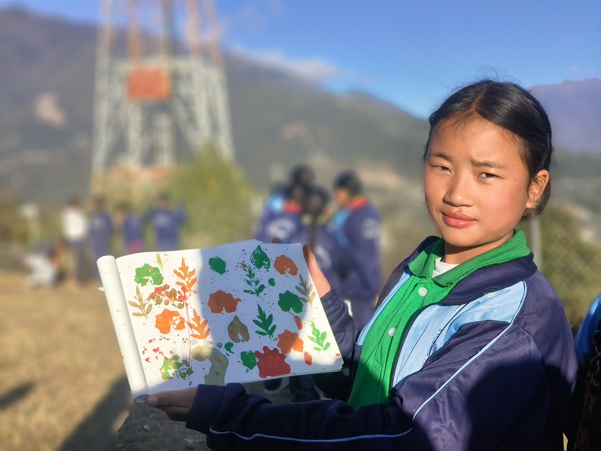 jnv_tawang's tweet image. Learning by Doing:
A hands-on print-making activity using leaves helped students explore textures, colors, and patterns, fostering creativity, observation, patience, and confidence through meaningful, experiential learning. @NVS_HQ @nvsroshl @EduMinOfIndia  @diprotawang  @ncert