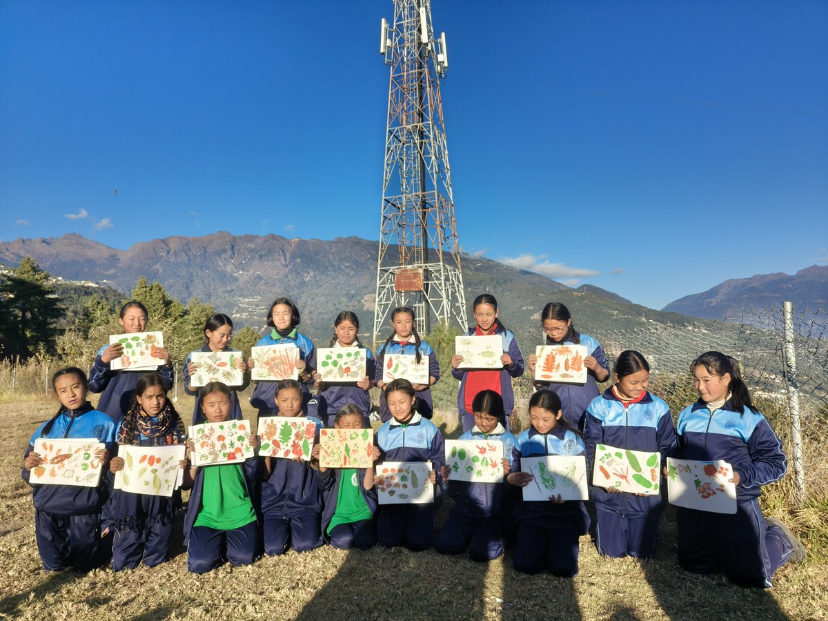 jnv_tawang's tweet image. Learning by Doing:
A hands-on print-making activity using leaves helped students explore textures, colors, and patterns, fostering creativity, observation, patience, and confidence through meaningful, experiential learning. @NVS_HQ @nvsroshl @EduMinOfIndia  @diprotawang  @ncert