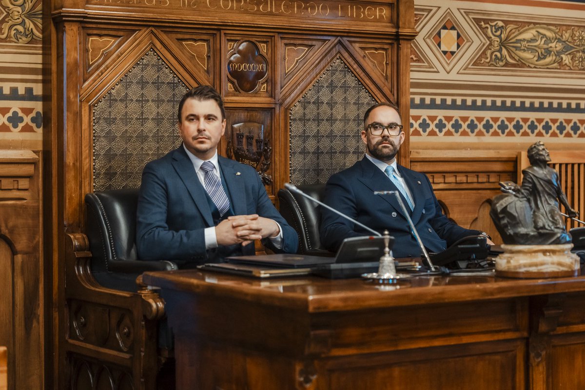 #UDIENZEUFFICIALI 19/11/2025

Udienza degli Ecc.mi Capitani Reggenti Matteo Rossi e 
Lorenzo Bugli in occasione della presentazione della produzione televisiva dal titolo: “Titano, Il segreto della Libertà”, dell’autore Roberto Giacobbo.

👇
reggenzadellarepubblica.sm/pub1/ReggenzaS…