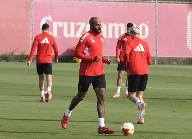 lapalancaroja's tweet image. ℹ️ Actualización importante del Sevilla FC: Marcao vuelve al grupo y apunta al partido ante el Espanyol, mientras Agoumé continúa al margen y es duda para Cornellá. 

Todos los detalles aquí 👇
lapalancaroja.com/noticia/marcao…

#SevillaFC #LaLigaEASports #LaPalancaRoja #Marcao #Agoume…
