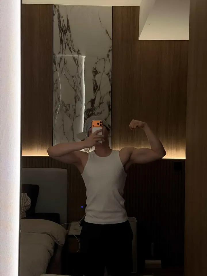 BurnoutTunn's tweet photo. Thằng đĩ đực negav này bị gọi là ấu dâm cũng chẳng sai bởi núm vú nó lúc nào cũng cương cứng khi chụp hình,đi diễn có khi dell mặc sịp không chừng,thằng đĩ này chẳng qua do bú cặc sếp lớn giỏi nên đc buff thôi chứ cái mặt với body như đĩ đực thì idol gì https://t.co/ecLw01fDeJ