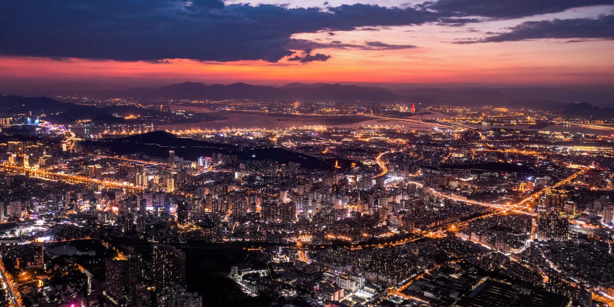 emmacartersay's tweet image. Three things to know about the future of electricity How AI and renewables are shifting the energy landscape. technologyreview.com/2025/11/20/112…