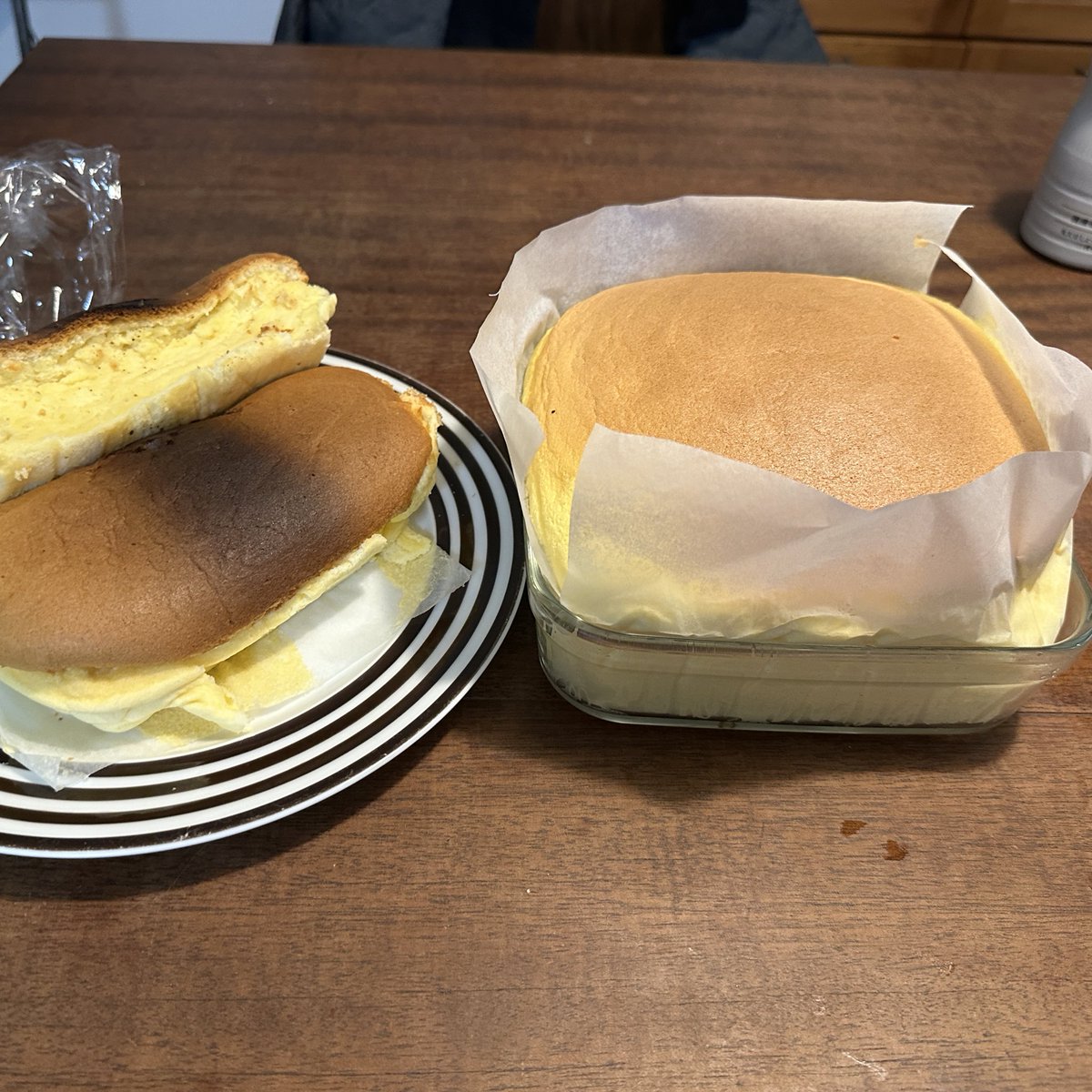 今日が校了(一部は明日の朝に延ばしてもらったけど)やのにギリギリまで気になって、いつものでかい醤油じゃなく一人暮らしでよく使う卓上の醤油でも濃さがいけるかとか「こめ油またはサラダ油」はほんまにどっちでもいけるかとか鶏肉やパスタの半量の場合とか、逆に倍量の場合とか細かいとこ再度試作し