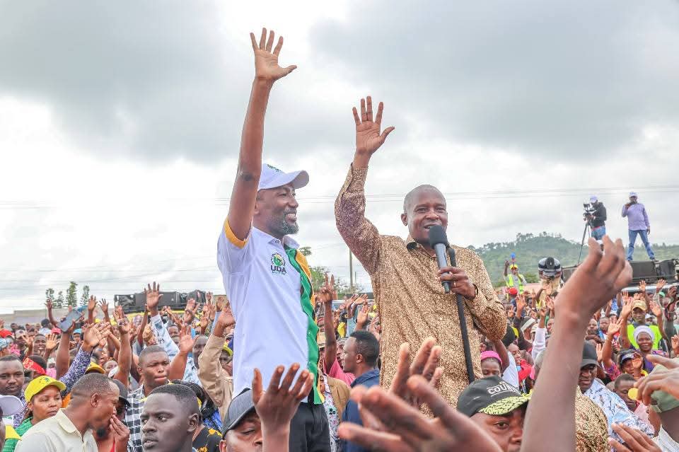 BiancaNaom1's tweet image. DP Prof. Kithure Kindiki and UDA candidate Leo Wa Muthende at Kanyuambora in Mbeere North. The ground is solidly behind Leo Wamûthende.