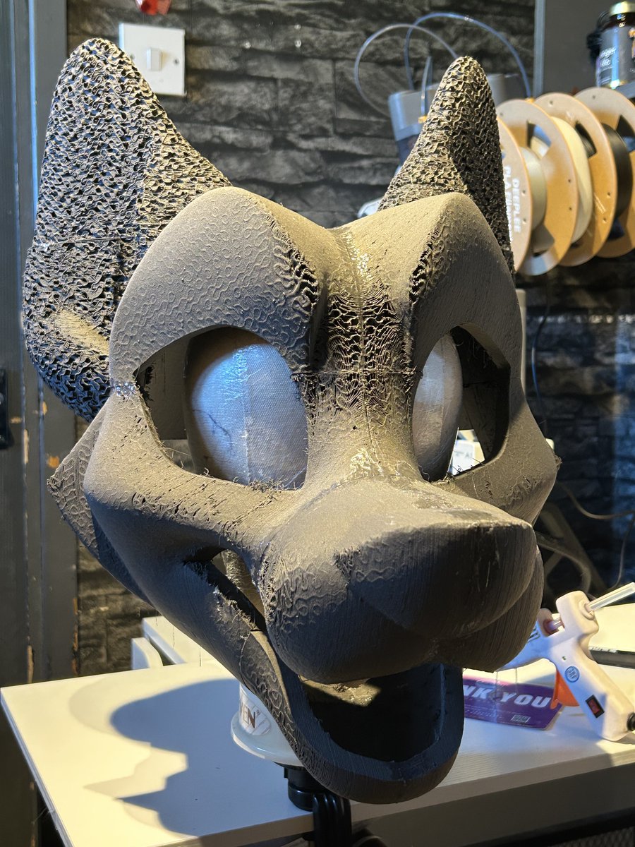 HoundmadeSuits's tweet image. Another canine has been in the works lately🐾 

#Fursuitmaking #Furry #fursuitbase